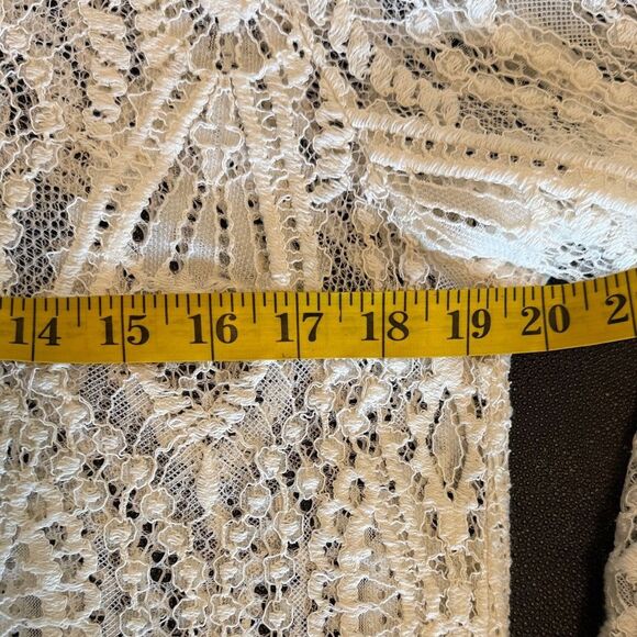 Vince Camuto White Lace Button-Down Shirt with scalloped hemline size medium - Picture 8 of 10